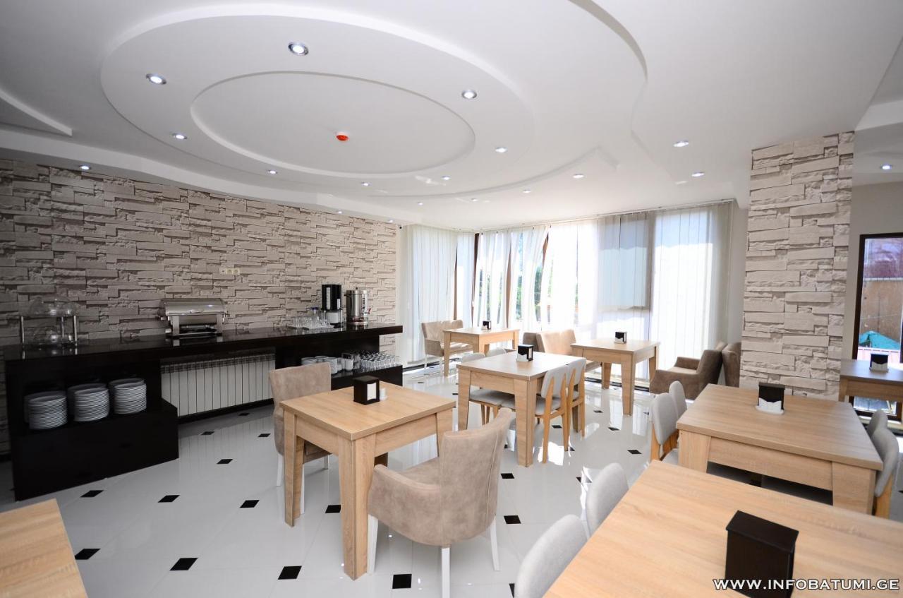 Dream Tower Hotel Batumi Bagian luar foto