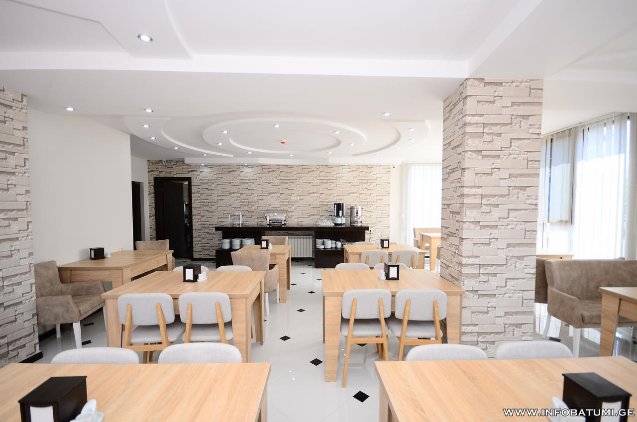 Dream Tower Hotel Batumi Bagian luar foto